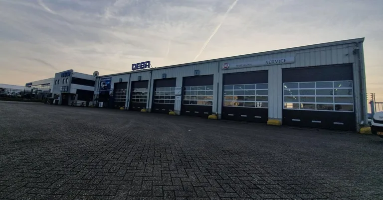 Werkplaatsreceptioniste van een IVECO dealer